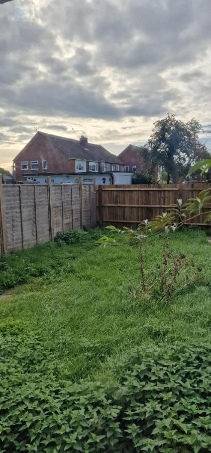 Ritzs Place Northolt  Exterior photo